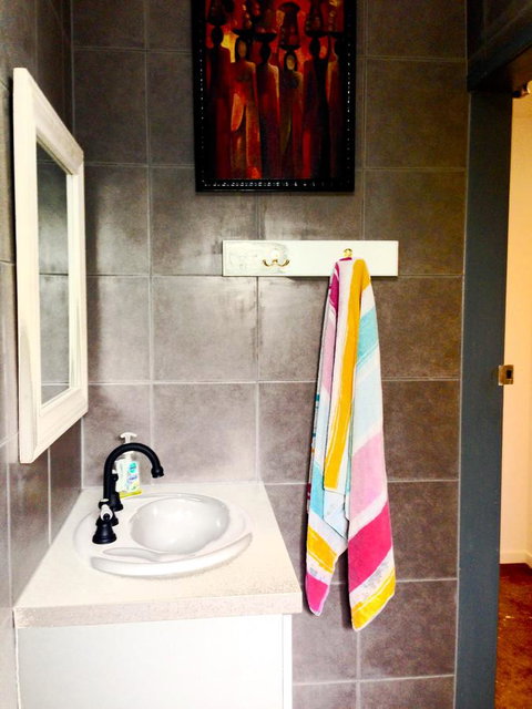 XYL Pets Friendly Seaside Boutique Guesthouse - South Australia Travel 4