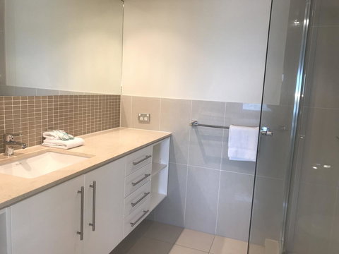 Proximity Waterfront Apartments - South Australia Travel 11