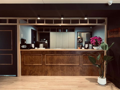 Woodroffe Hotel - South Australia Travel 1