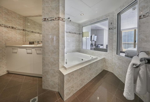 Novotel Surfers Paradise - South Australia Travel 10