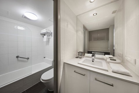 Novotel Surfers Paradise - South Australia Travel 19