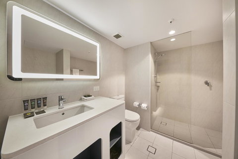 Novotel Surfers Paradise - South Australia Travel 16