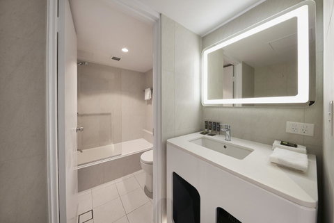 Novotel Surfers Paradise - South Australia Travel 13