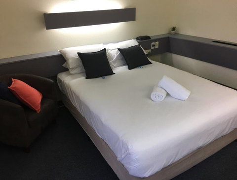 Emerald Central Hotel Official - South Australia Travel 20