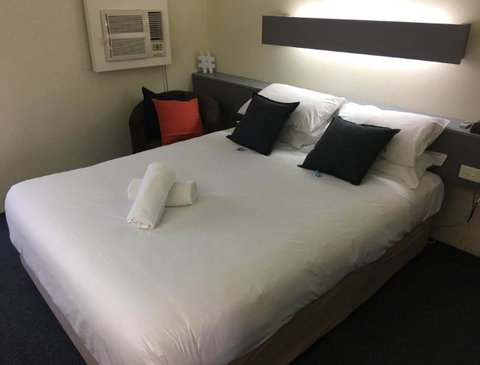 Emerald Central Hotel Official - South Australia Travel 19