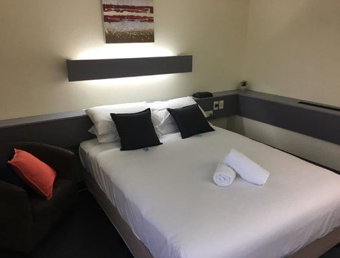 Emerald Central Hotel Official - South Australia Travel 27