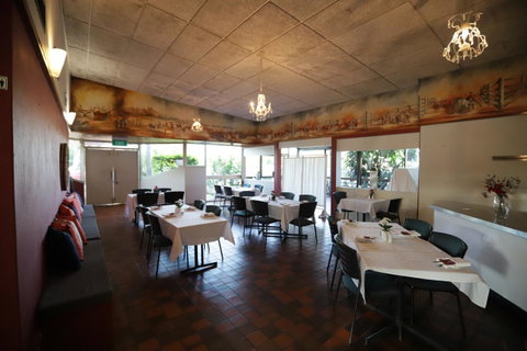 Emerald Central Hotel Official - South Australia Travel 31