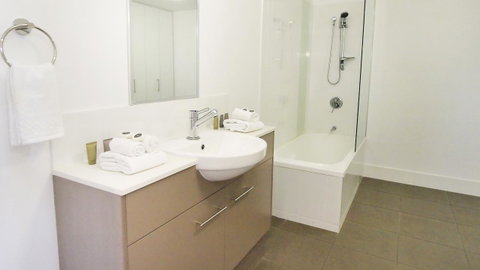 Oaks Townsville Gateway Suites - South Australia Travel 6