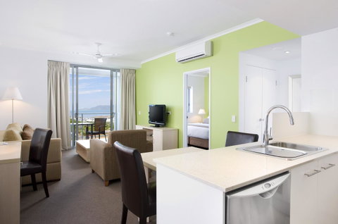 Oaks Townsville Gateway Suites - South Australia Travel 9