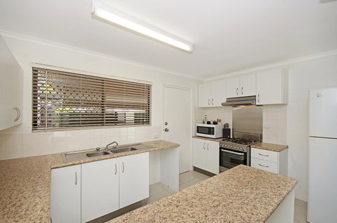 Townsville Holiday Apartments - South Australia Travel 13