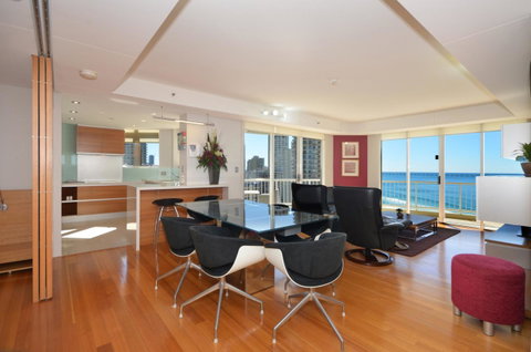 Moroccan Resort - HR Surfers Paradise - South Australia Travel 24