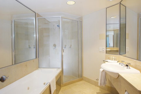 Crowne Plaza Surfers Paradise, An IHG Hotel - South Australia Travel 6