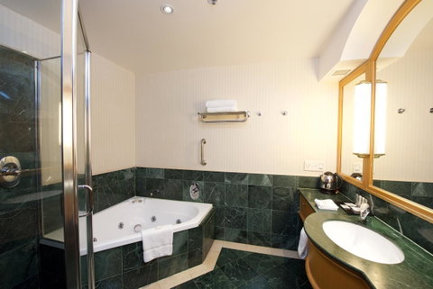Crowne Plaza Surfers Paradise, An IHG Hotel - South Australia Travel 38