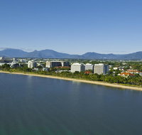 Holiday Inn Cairns Harbourside - South Australia Travel