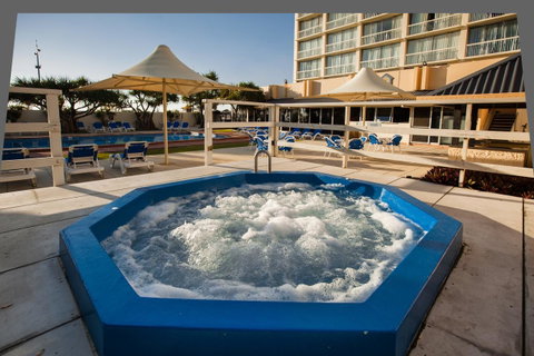 Chateau Beachside Resort - South Australia Travel 1