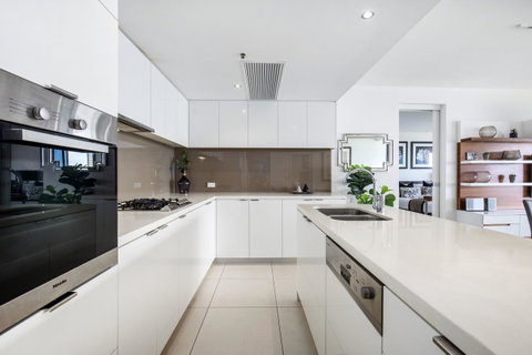 Ultra Broadbeach - South Australia Travel 19
