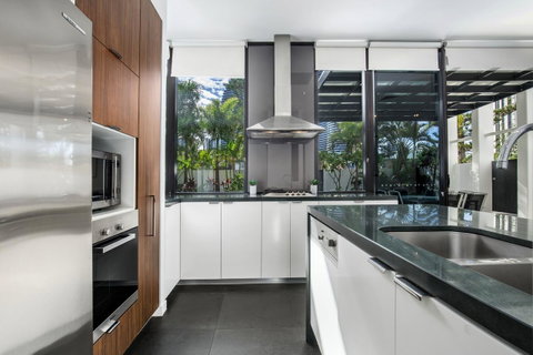Ultra Broadbeach - South Australia Travel 25
