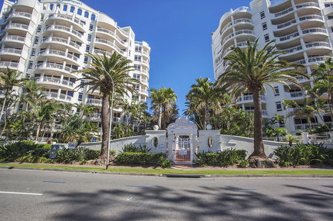 ULTIQA Burleigh Mediterranean Resort - South Australia Travel 19