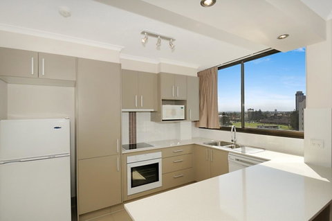 Boulevard Towers On Broadbeach - South Australia Travel 3