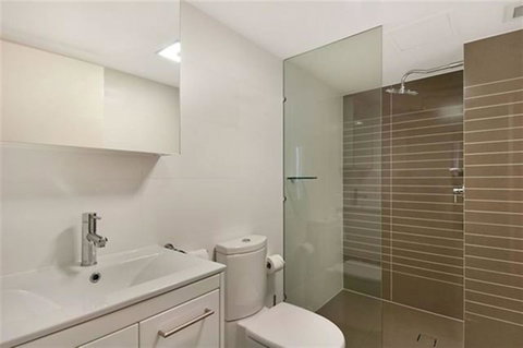 Boulevard Towers On Broadbeach - South Australia Travel 21