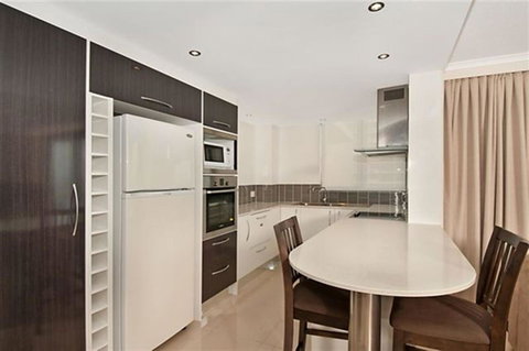 Boulevard Towers On Broadbeach - South Australia Travel 17