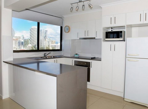 Boulevard Towers On Broadbeach - South Australia Travel 34