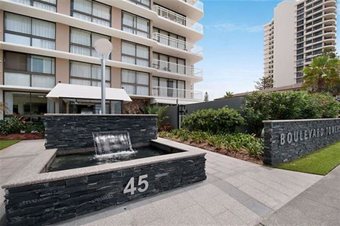 Boulevard Towers On Broadbeach - South Australia Travel 12