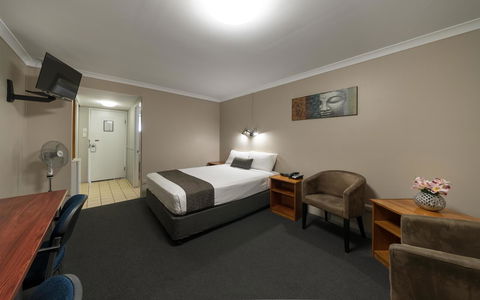 Cosmopolitan Motel & Serviced Apartments - South Australia Travel 5