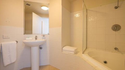 Broadbeach Savannah Resort - South Australia Travel 23