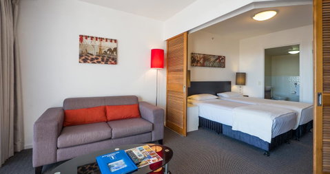Broadbeach Savannah Resort - South Australia Travel 6