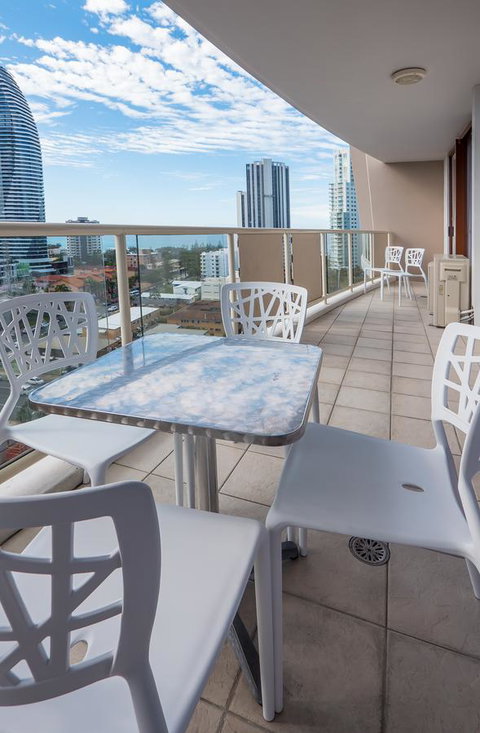 Broadbeach Savannah Resort - South Australia Travel 9