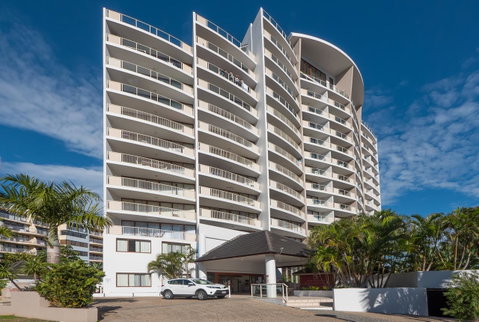 Broadbeach Savannah Resort - South Australia Travel 0