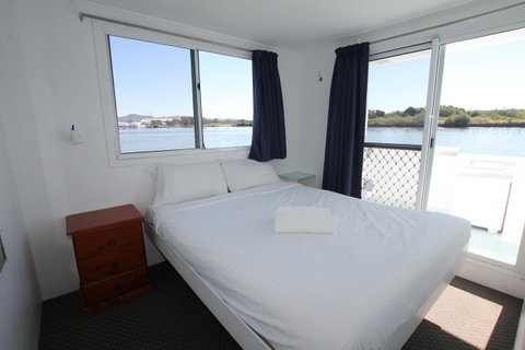 Coomera Houseboats - South Australia Travel 14
