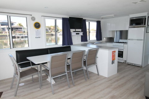 Coomera Houseboats - South Australia Travel 16