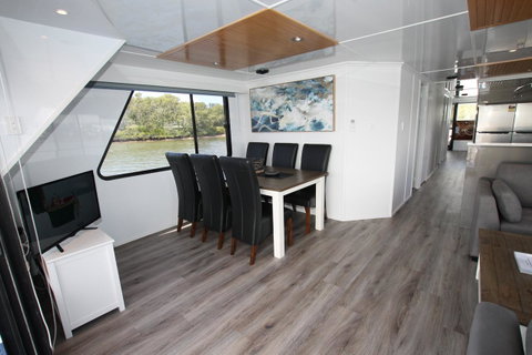 Coomera Houseboats - South Australia Travel 36