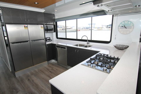 Coomera Houseboats - South Australia Travel 37