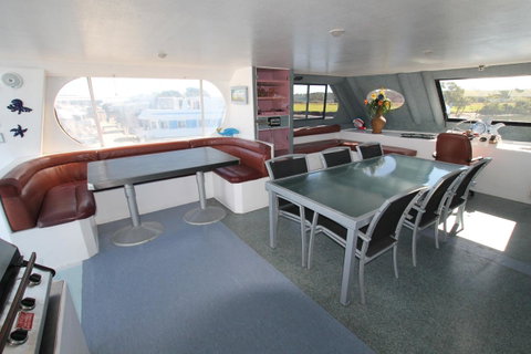 Coomera Houseboats - South Australia Travel 19