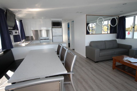 Coomera Houseboats - South Australia Travel 15