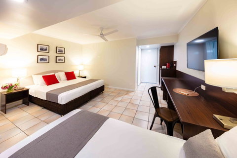 Hides Hotel - South Australia Travel 7