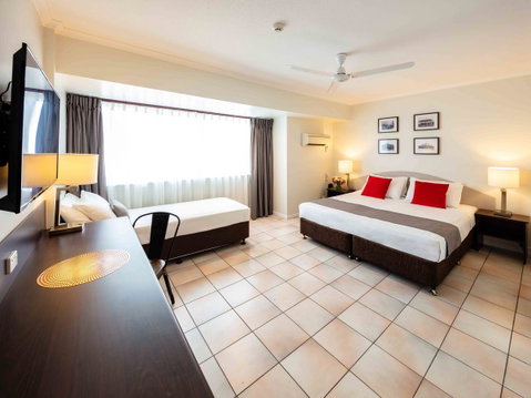 Hides Hotel - South Australia Travel 1