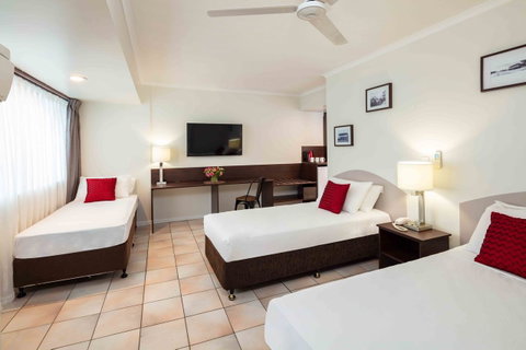 Hides Hotel - South Australia Travel 8