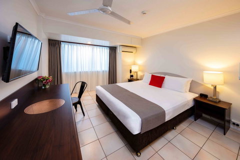 Hides Hotel - South Australia Travel 0