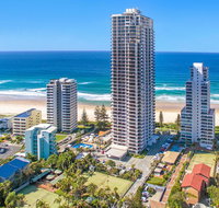 Surfers Aquarius on the Beach - South Australia Travel