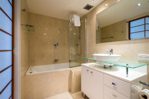 Breakers North Absolute Beachfront Apartments - Official - South Australia Travel 5