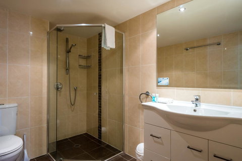 Breakers North Absolute Beachfront Apartments - Official - South Australia Travel 34
