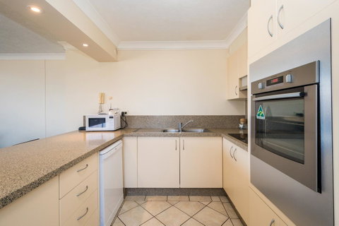 Breakers North Absolute Beachfront Apartments - Official - South Australia Travel 18