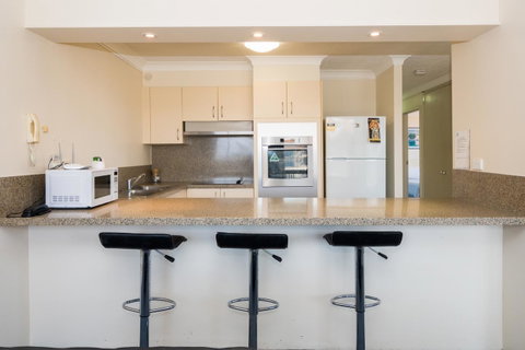 Breakers North Absolute Beachfront Apartments - Official - South Australia Travel 14