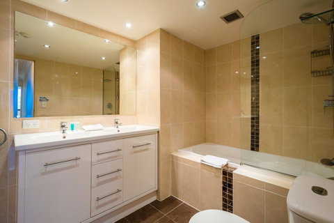 Breakers North Absolute Beachfront Apartments - Official - South Australia Travel 36