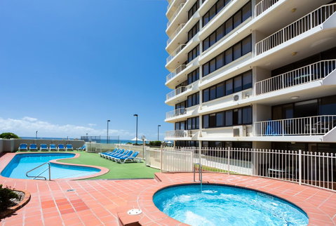 Breakers North Absolute Beachfront Apartments - Official - South Australia Travel 4