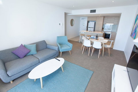 High Floor Ocean View Suites Broadbeach - South Australia Travel 4